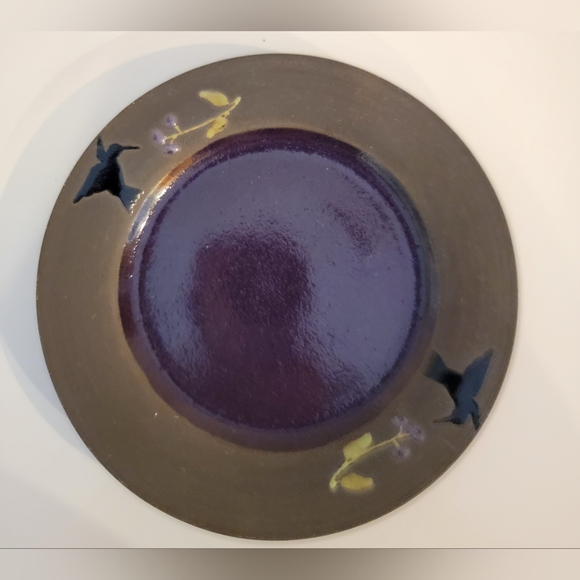 Boot Hill Pottery 8" Salad Plate w/ Hummingbird and Berry motif . Pre-owned - Picture 7 of 8